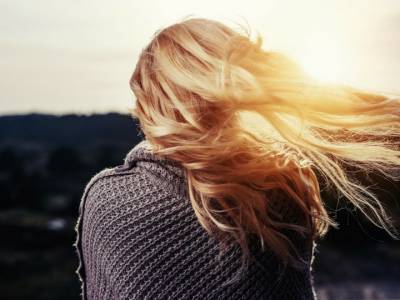 Schiarire i capelli naturalmente: 5 metodi che funzionano davvero e qualche altro consiglio