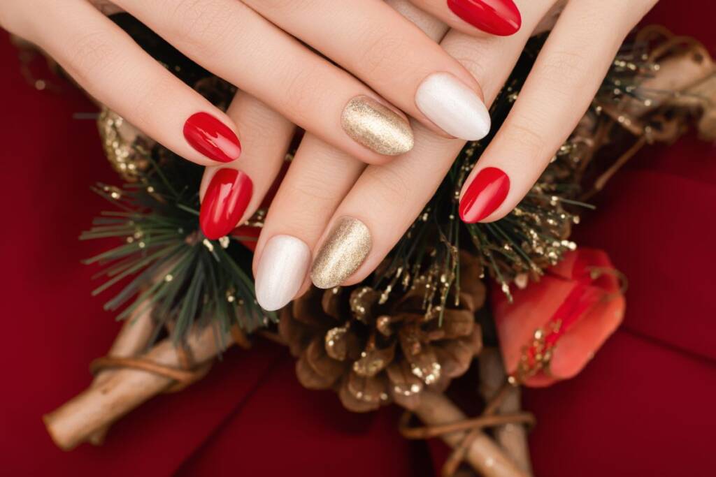 Christmas red gold nails