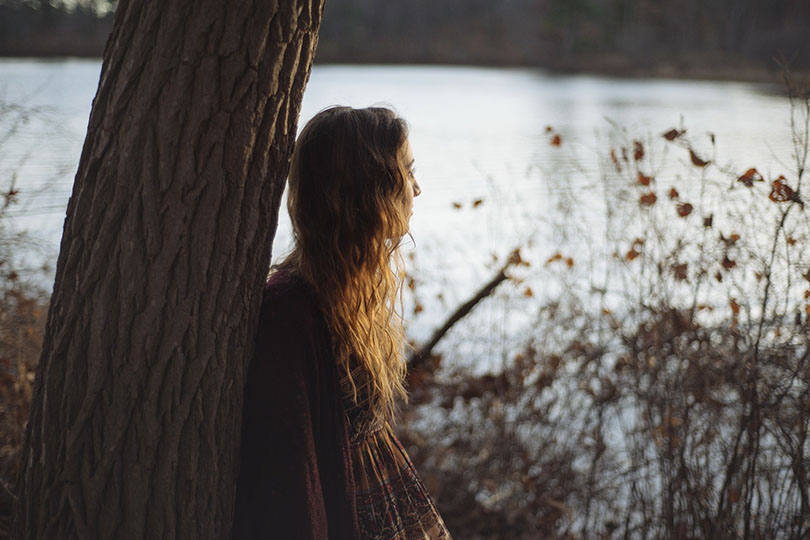Ragazza pensierosa