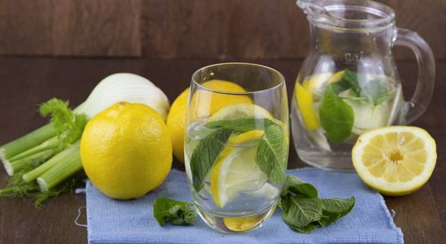 Acqua detox: le 5 migliori ricette per reidratarsi durante l’estate