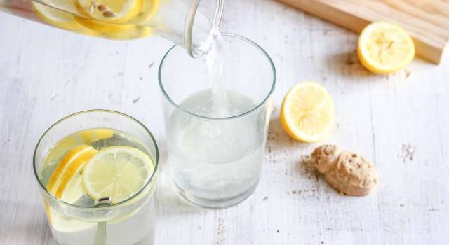 Acqua e limone: rimedio detox per dimagrire