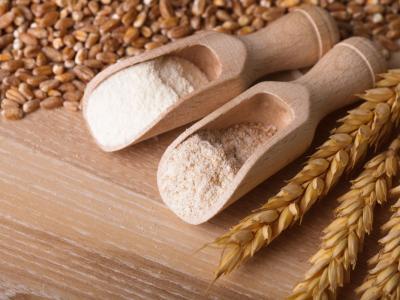 La farina bianca fa male? Il confronto con la farina integrale