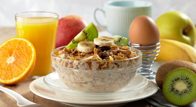 Idee colazione sana: dai pancakes al porridge, passando per i toast