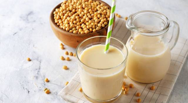 Latte di soia: le calorie, le proprietà e tutti i benefici