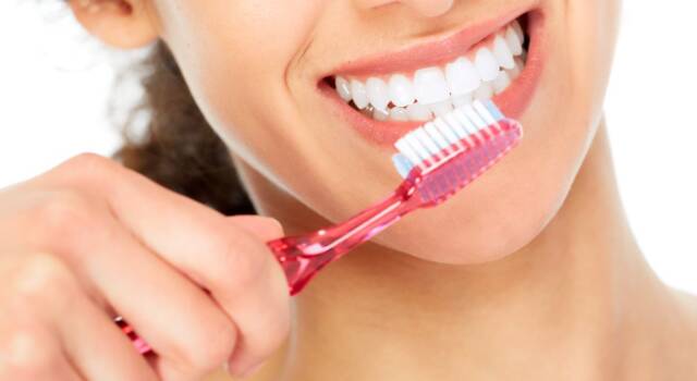 Qual è il modo migliore di conservare lo spazzolino da denti? I segreti da sapere