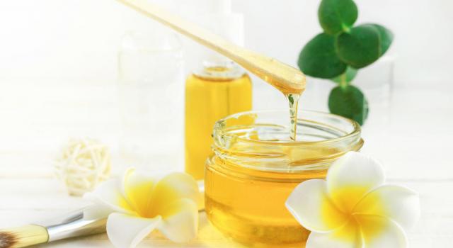 Maschera viso al miele: a cosa serve e come realizzarla