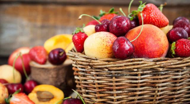 Frutta di stagione di maggio: quale scegliere per mangiare in modo sano e naturale