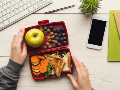 Cosa mangiare per la pausa pranzo in ufficio? I consigli per un pasto sano