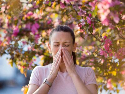 Allergia ai pollini: di cosa si tratta e quali sono i sintomi e i rimedi