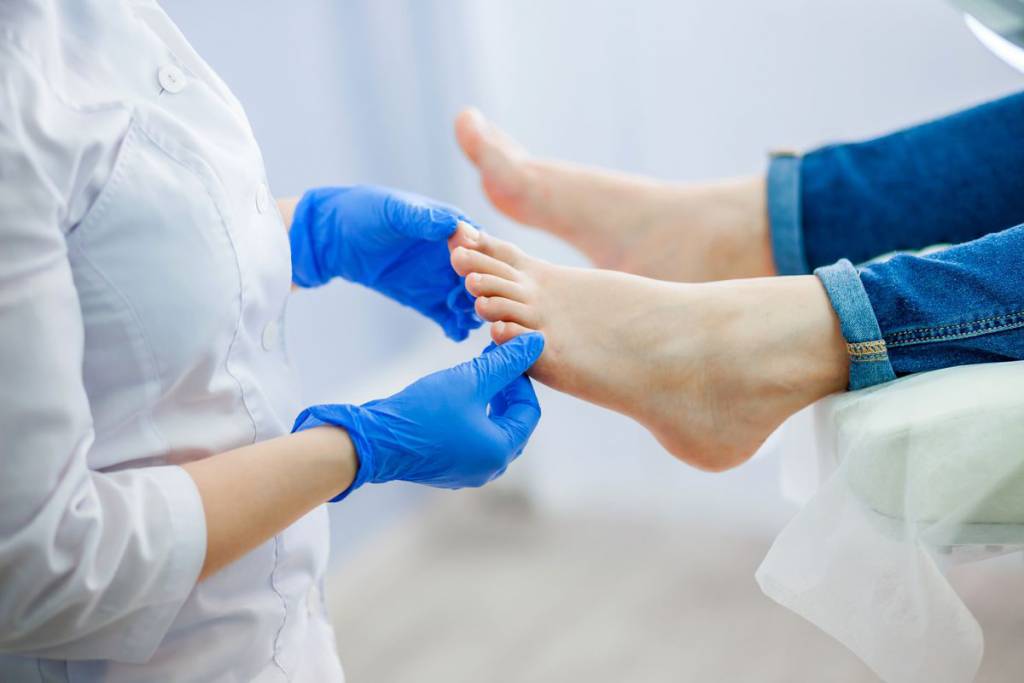 Visita dermatologica ai piedi