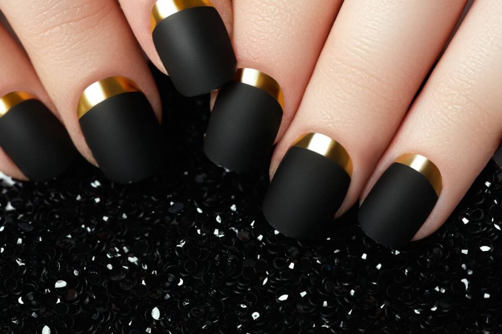 Gold black gel nails