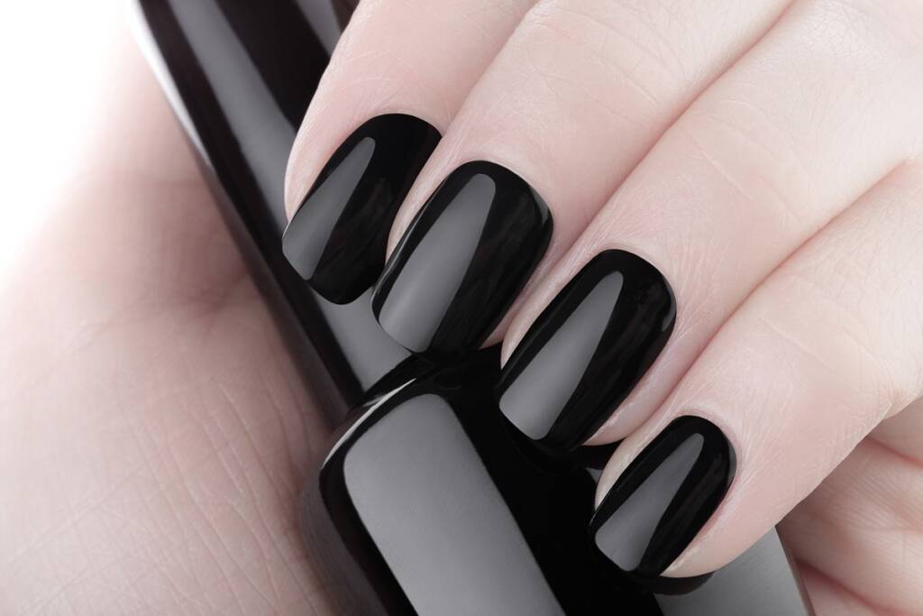 Black gel nails