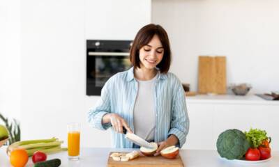 donna in cucina