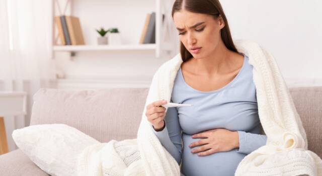 Febbre in gravidanza: quali sono i rischi e come agire