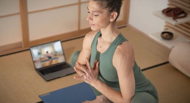 Yoga online: prenditi cura del tuo benessere dove e quando vuoi con nuvola yoga