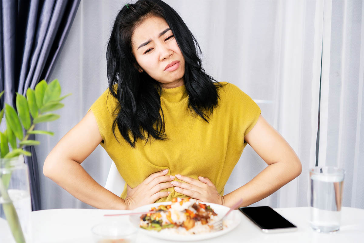 Asian woman hurt stomach stomach pain