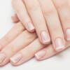 French manicure per unghie cortissime: ecco come realizzarla
