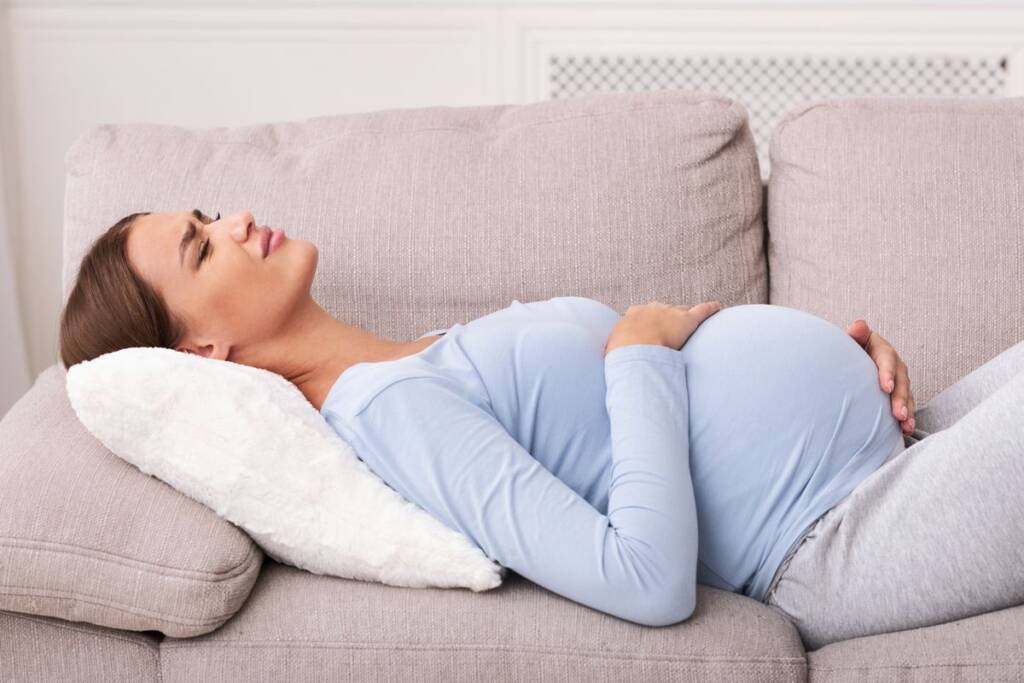 donna incinta gravidanza dolori pancia
