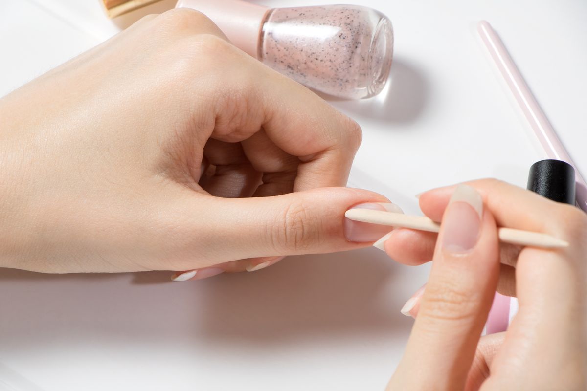 nail reconstruction manicure