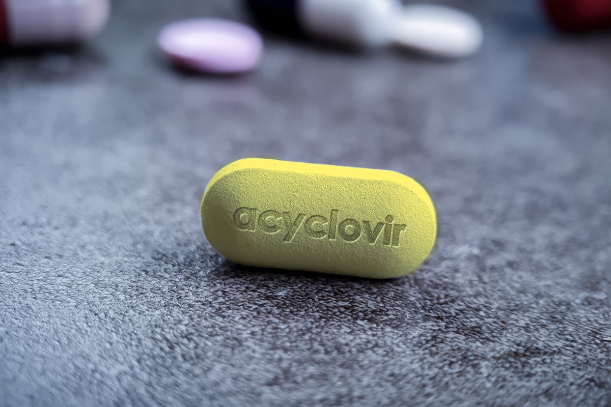 acyclovir antibiotic tablet