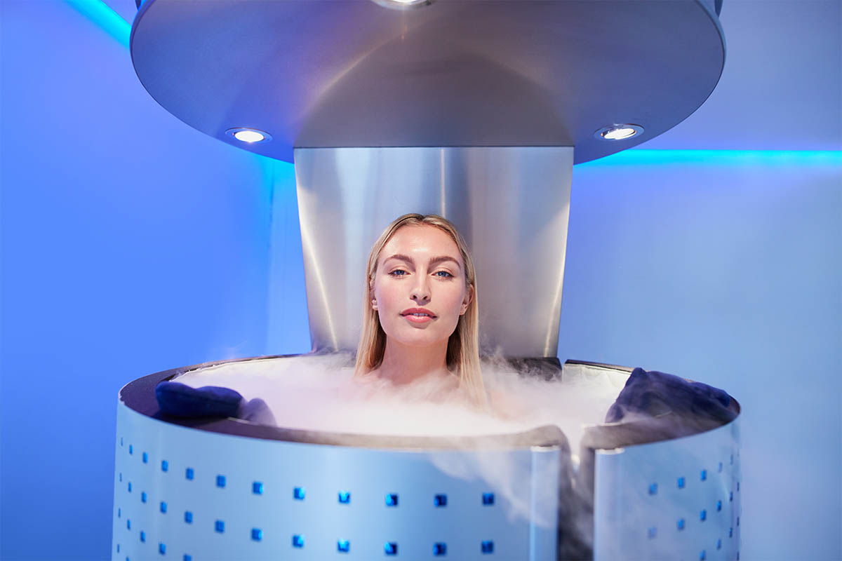 Cryosauna woman cryotherapy