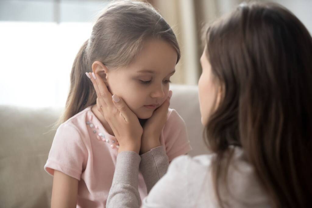 bambina triste malata