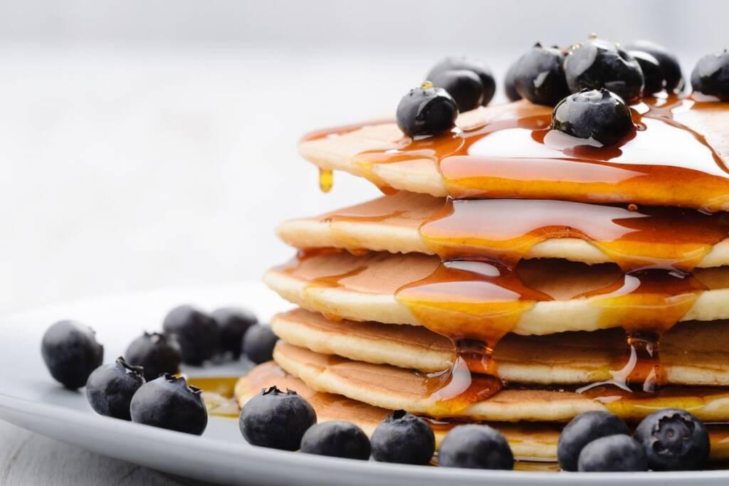 Delicious, Pancakes, Close, Up ,, With, Fresh, Blueberries, And, Maple, Syrup