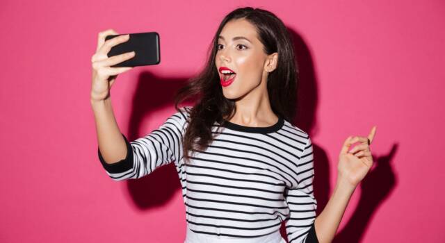 Come scattare un buon selfie con il proprio smartphone