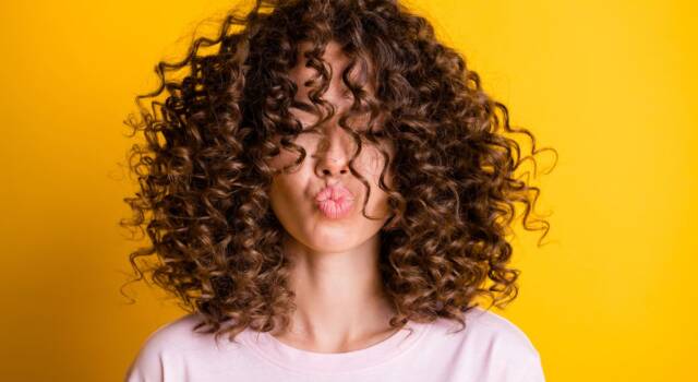 Come fare i capelli ricci: trucchi semplici e (soprattutto) infallibili