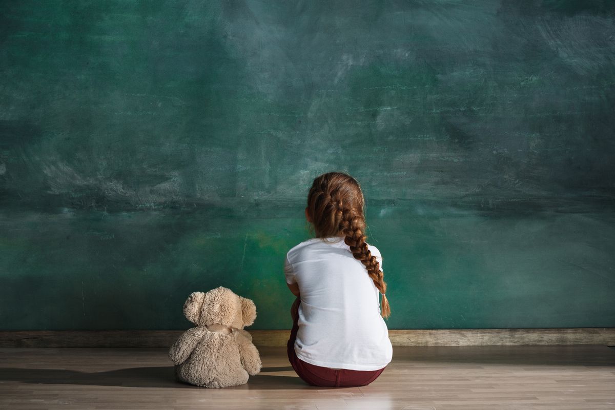 little girl teddy bear wall