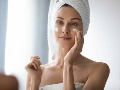 Skincare routine viso per pelle mista: i passaggi da fare ogni giorno