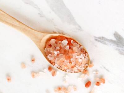 Scrub con sale rosa dell’Himalaya: per una pelle più esfoliata e tonica che mai