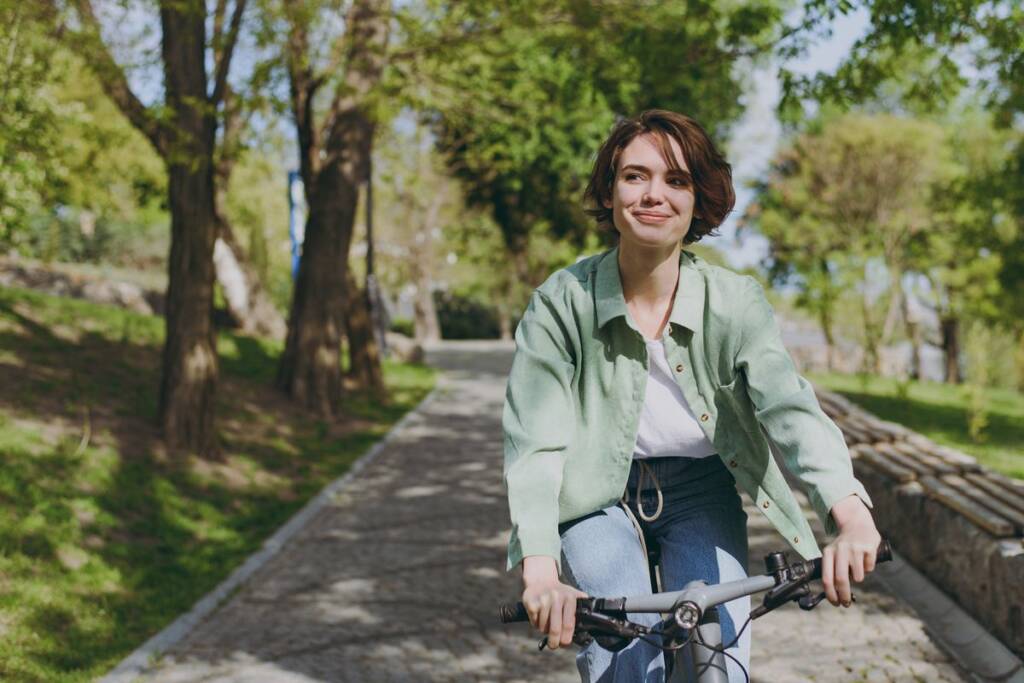 ragazza in bici