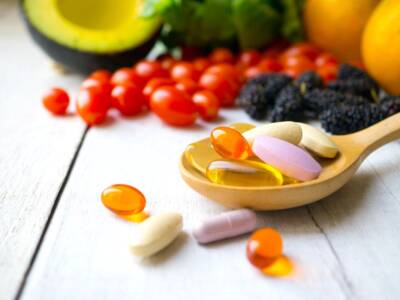 Integratori: le vitamine che mantengono giovani anche dopo i 60 anni